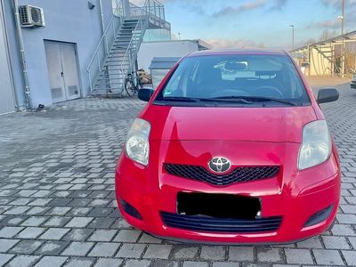 Gebraucht Toyota Yaris 69 PS (50 kW) 2011 Rot Kleinwagen