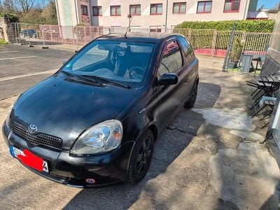 Gebraucht Toyota Yaris 87 PS (63 kW) 2002 Schwarz Limousine