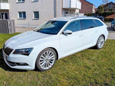 Gebraucht Skoda Superb Style 190 PS (139 kW) 2016 Weiß Kombi
