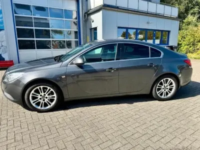 Gebraucht Opel Insignia 130 PS (95 kW) 2011 Grau Limousine