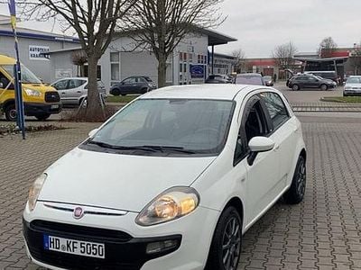 Gebraucht Fiat Grande Punto 77 PS (56 kW) 2012 Weiß Kleinwagen