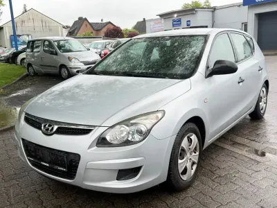 Gebraucht Hyundai i30 Edition+ 109 PS (80 kW) 2009 Continental silver Limousine