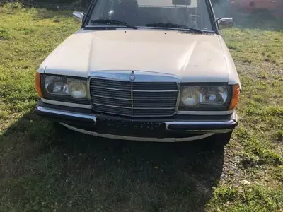 Gebraucht Mercedes 200 60 PS (44 kW) 1984 Weiß Limousine