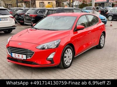 Gebraucht Ford Focus Trend 125 PS (91 kW) 2021 Rot Limousine