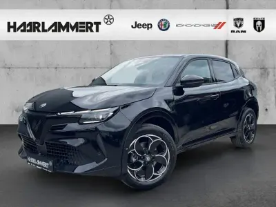 Neu Alfa Romeo Junior Sprint 145 PS (106 kW) 2026 Schwarz SUV