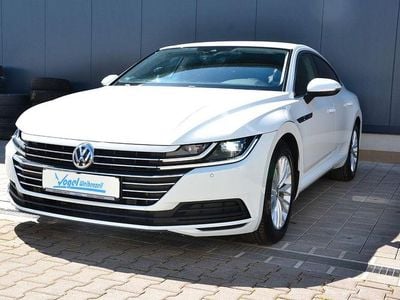 Usata VW Arteon Basis 150 CV (110 kW) 2018 Bianco Utilitaria