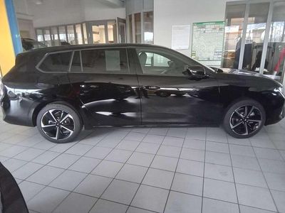 Neu Opel Astra 136 PS (100 kW) 2025 Schwarz perla perlmutt Kombi