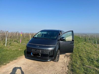 Gebraucht Hyundai Staria Signature 177 PS (130 kW) 2022 Grau Van / Kleinbus