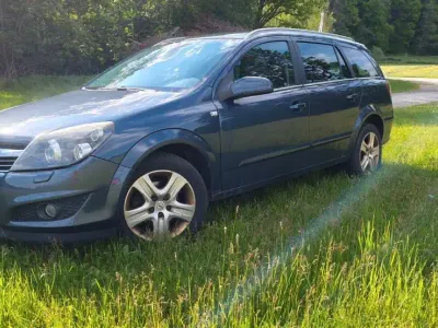 Gebraucht Opel Astra Innovation 140 PS (102 kW) 2009 Blau Kombi