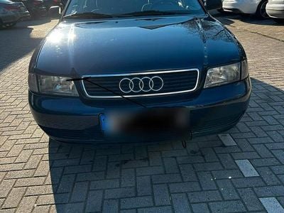 Second-hand Audi A4 125 CP (91 kW) 1996 Albastru Berlinǎ