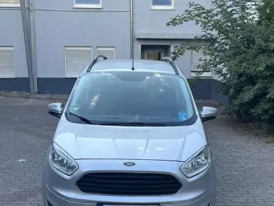 Gebraucht Ford Tourneo Courier Titanium 101 PS (74 kW) 2017 Van / Kleinbus