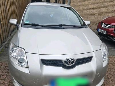 Silber Gebraucht 2008 Toyota Auris Limousine | 5.900 € (Etwas zu teuer)