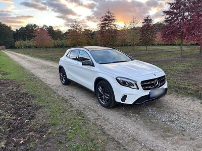 Second-hand Mercedes GLA250 215 CP (158 kW) 2018 Alb SUV