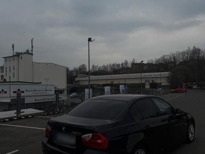 Gebraucht BMW 320 163 PS (119 kW) 2007 Schwarz Limousine