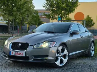 Gebraucht Jaguar XF Premium Luxury 241 PS (177 kW) 2010 Grau Limousine