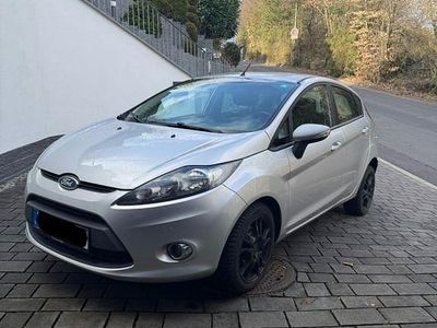 Gebraucht Ford Fiesta Ambiente 69 PS (50 kW) 2012 Silber Kleinwagen