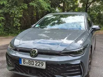 Gebraucht VW Golf VIII R-line 150 PS (110 kW) 2025 Grau Limousine