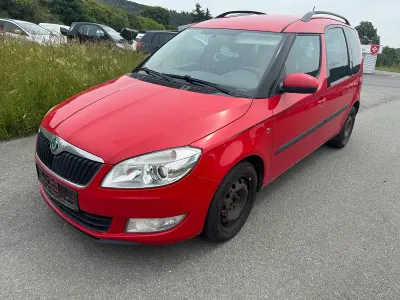 Gebraucht Skoda Roomster 105 PS (77 kW) 2011 Rot Van / Kleinbus