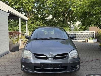 Nissan Almera Tino