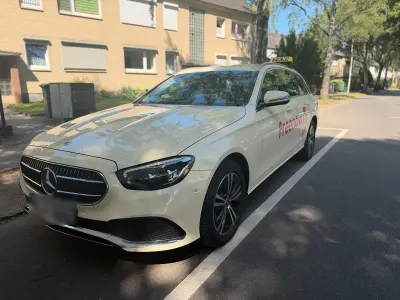Gebraucht Mercedes E200 160 PS (117 kW) 2023 Gelb Kombi