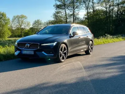 Gebraucht Volvo V60 207 PS (152 kW) 2022 Grau Kombi