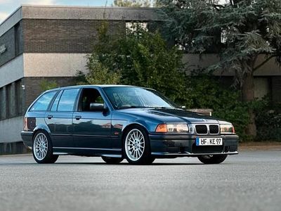 BMW 323