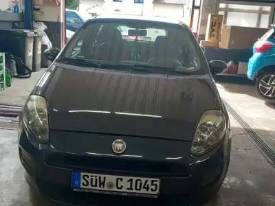 Gebraucht Fiat Punto Evo 95 PS (69 kW) 2012 Grau Kleinwagen