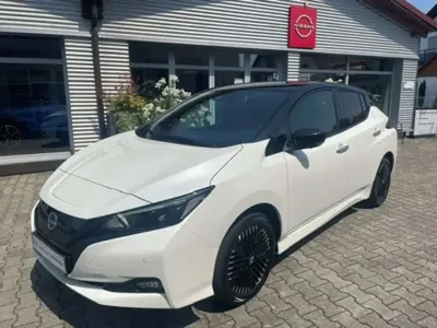 Gebraucht Nissan Leaf Tekna 160 kW (218 PS) 2022 Pearlwhite met / dach black Kleinwagen