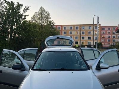 Usata Nissan Almera 98 CV (72 kW) 2004 Grigio Berlina