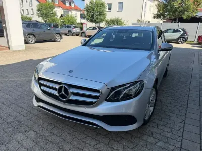 Gebraucht Mercedes E220 194 PS (142 kW) 2017 Silber Kombi