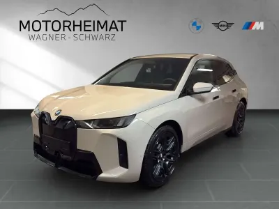 Neu BMW iX M Sport 300 kW (408 PS) 2025 Dune grey SUV