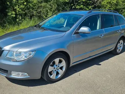 Gebraucht Skoda Superb Elegance 140 PS (102 kW) 2012 Grau Kombi
