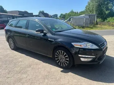 Gebraucht Ford Mondeo Champions Edition 140 PS (102 kW) 2012 Schwarz Limousine