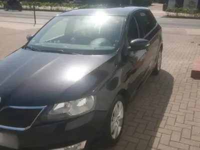 Używany Skoda Rapid 90 KM (66 kW) 2015 Czarny Hatchback