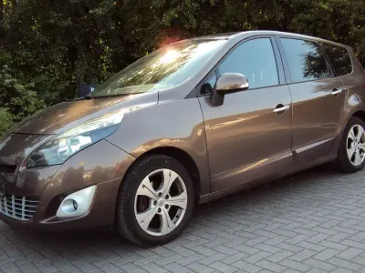 Gebraucht Renault Scénic III Dynamique 140 PS (102 kW) 2011 Braun Van / Kleinbus