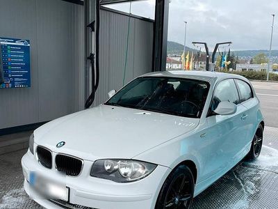 Gebraucht BMW 116 122 PS (89 kW) 2012 Weiß Kleinwagen