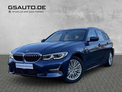 Blau Gebraucht 2020 BMW 330e Luxury Line Kombi | 25.900 € (Fairer Preis)