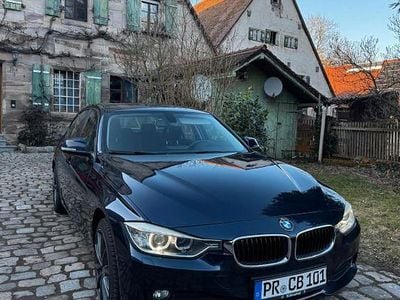 Gebraucht BMW 320 184 PS (135 kW) 2013 Blau Limousine