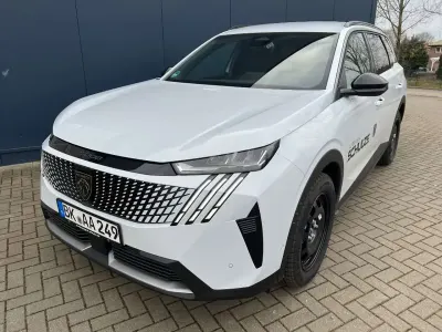 Gebraucht Peugeot 5008 Allure 136 PS (100 kW) 2024 Okenit weiß metallic SUV