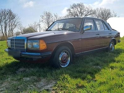 Gebraucht Mercedes 200 100 PS (73 kW) 1981 Rot Limousine