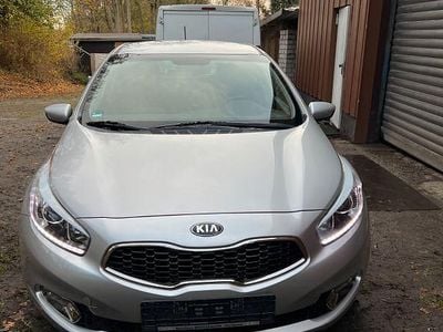 Gebraucht Kia Ceed 128 PS (94 kW) 2014 Silber Kleinwagen