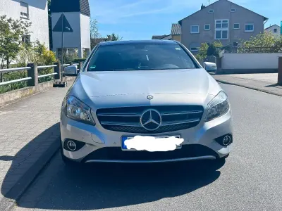 Gebraucht Mercedes A180 122 PS (89 kW) 2013 Silber Kleinwagen