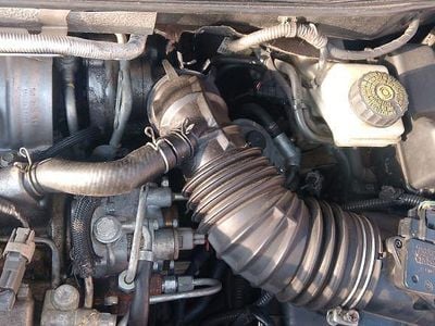 Usata Toyota Avensis Sol 177 CV (130 kW) 2005 Grigio Berlina