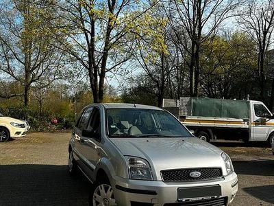 Second-hand Ford Fusion 80 CP (58 kW) 2004 Argintiu Hatchback