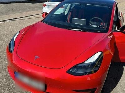 Usado Tesla Model 3 239 kW (325 HP) 2022 Vermelho Sedan