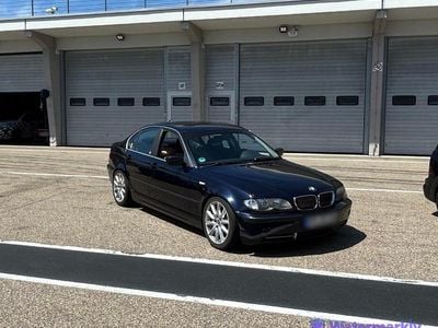 Usata BMW 330 Basis 231 CV (169 kW) 2003 Blu Berlina
