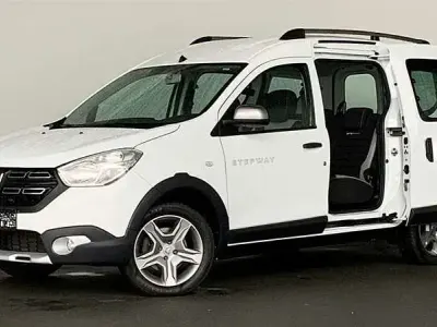Gebraucht Dacia Dokker Stepway 131 PS (96 kW) 2020 Weiss / gletscherweiss / uni Van / Kleinbus