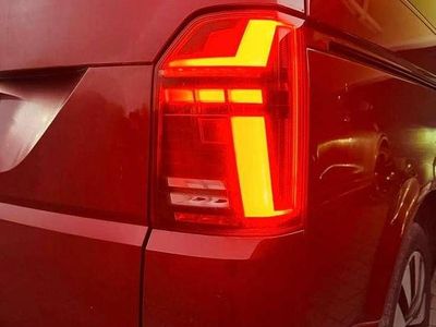 Gebraucht VW Multivan Exclusive 199 PS (146 kW) 2020 Rot Van