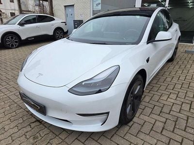 Weiß Gebraucht 2023 Tesla Model 3 Long Range RWD Limousine | 28.917 € (Fairer Preis)