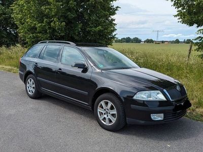 gebraucht Skoda Octavia Combi 2.0 TDI PD DSG Elegance Elegance